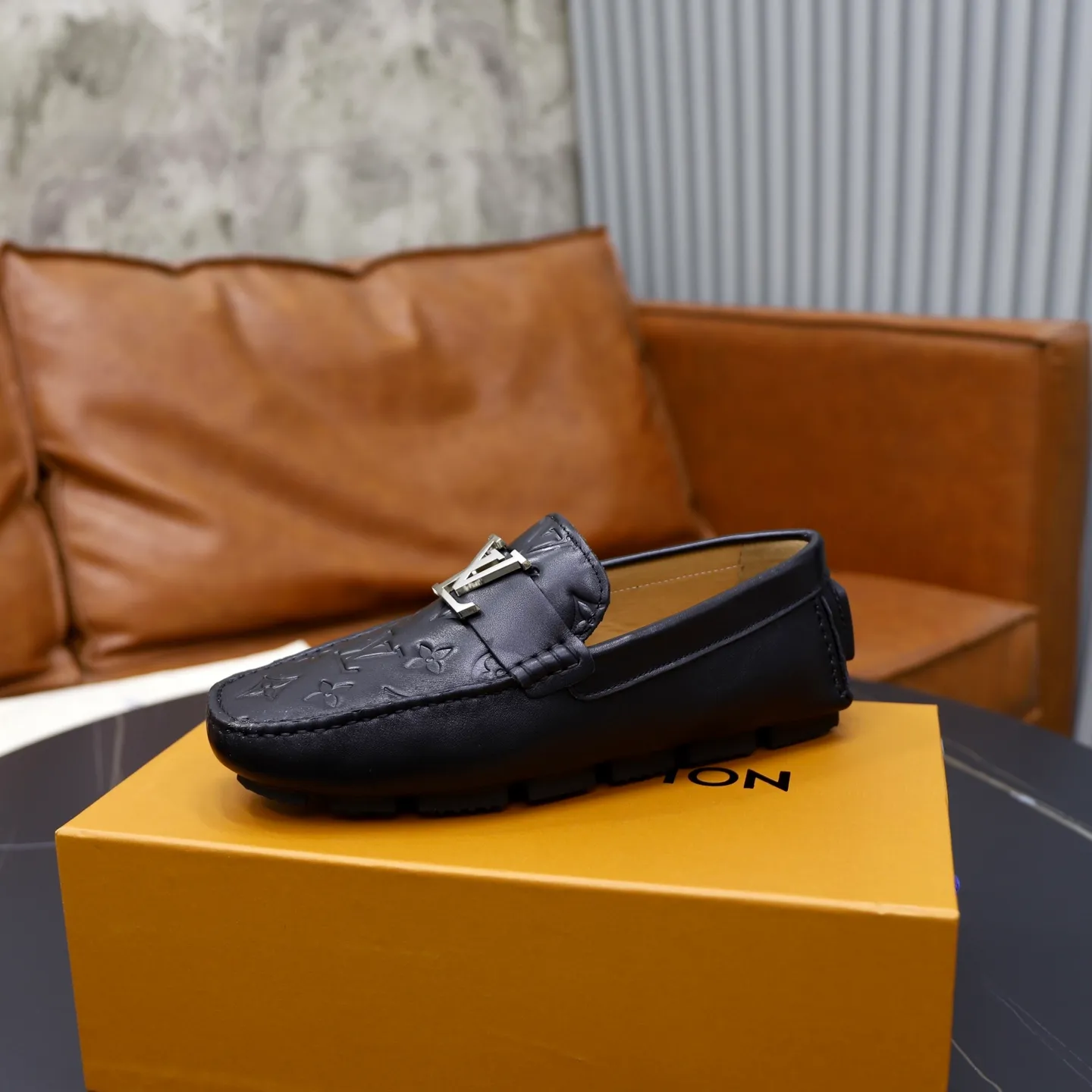 Ex-factory price: 480💰【LV】Louis Vuitton ⚠️High-end men’s driving and pedal series ⚠️38-44 (customized for 45) ⚠️All original cowhide leather! Thick and soft! Made entirely of calfskin lining! Rubber sheet anti-slip beanie sole! Three-dimensional package technology! Fashionable and classic! Handicrafts! Original high quality! Feel free to compare!